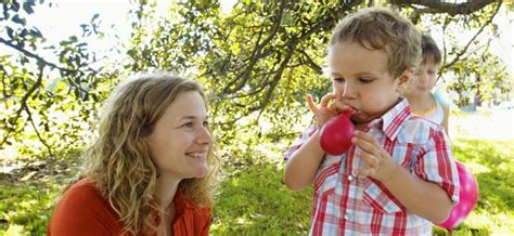 Beneficios de inflar globos para los niños