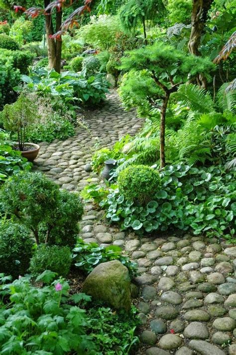 Caminos preciosos en jardines con césped 37 ideas