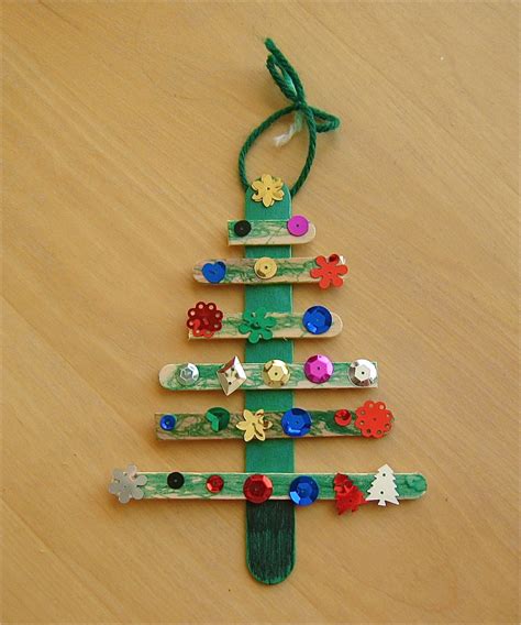 Christmas Tree Craft | mommyapolis