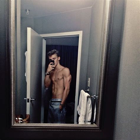 Cody Simpson: Casual Shirtless Bathroom Selfie — We’ve Got ...