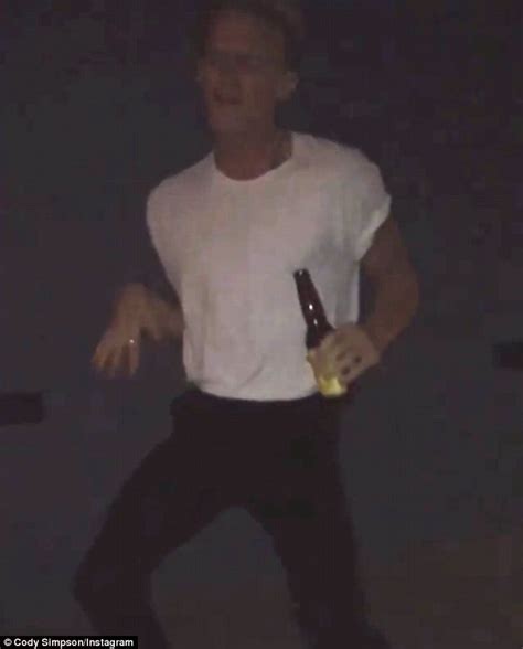 Cody Simpson celebrates turning 20 by dancing to Elvis ...