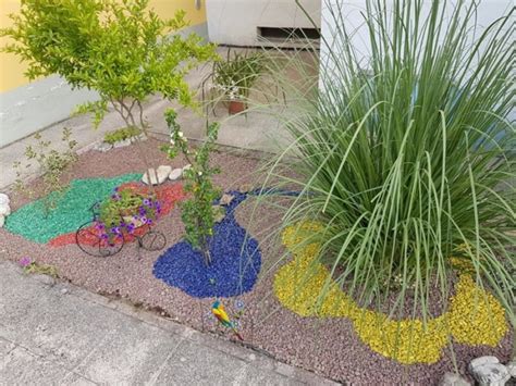 Cómo hacer jardines pequeños con piedras de colores o ...