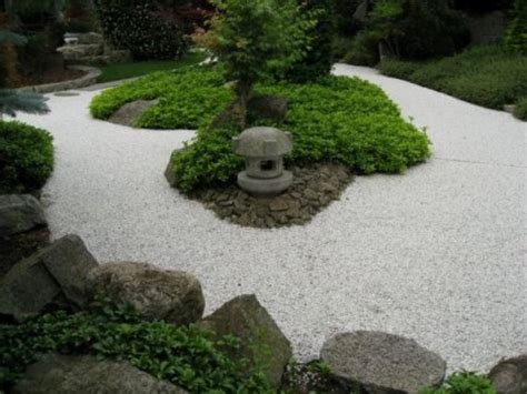 Decora jardines y terrazas con piedras blancas