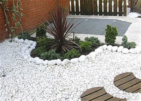 Decoración de jardines con piedras blancas