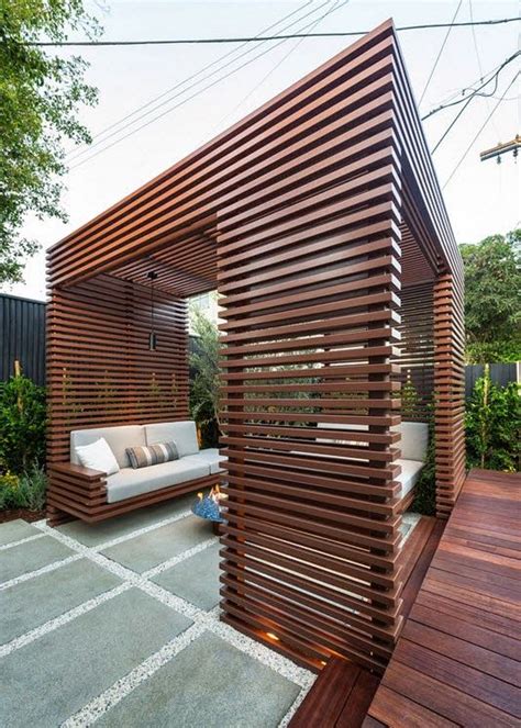 Diseño de una moderna terraza de madera de una casa en la ...