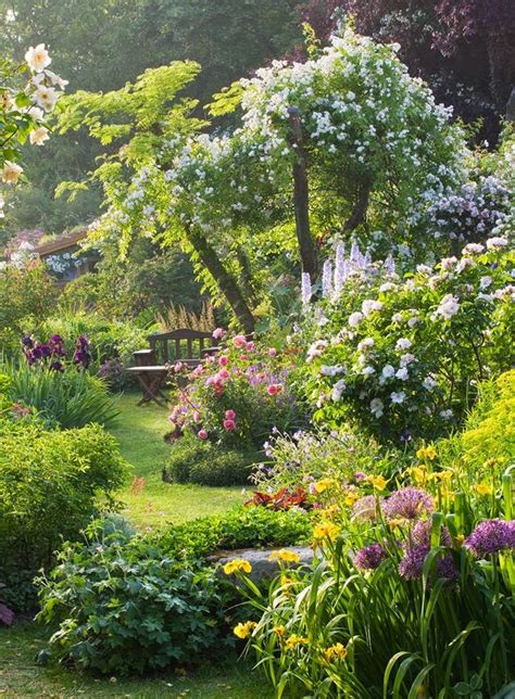 HOME & GARDEN: 40 inspirations pour un jardin anglais