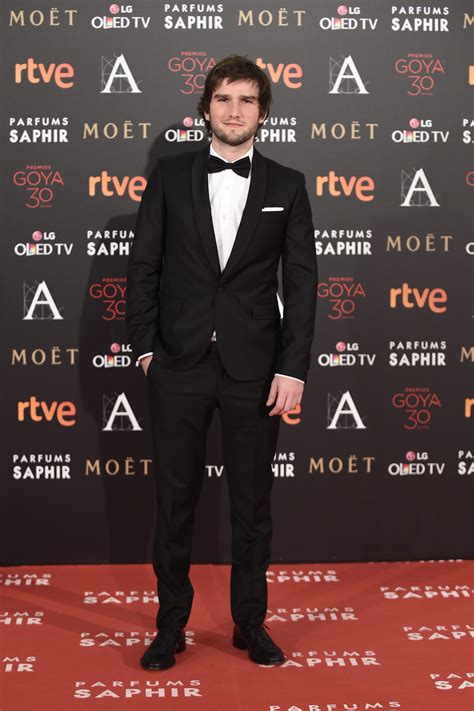 Lucas Vidal en la alfombra roja en los Premios Goya 2016 ...