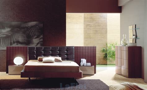 Modern Furniture: Modern bedroom decorating ideas 2011