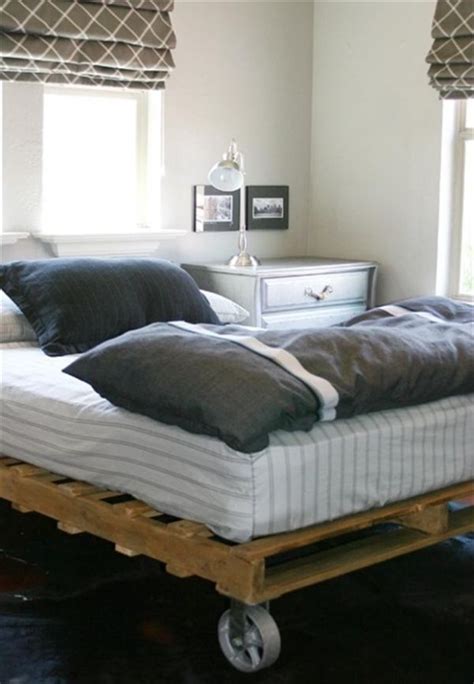 Pallet Addicted   30 Bed Frames Made Of Recycled Pallets