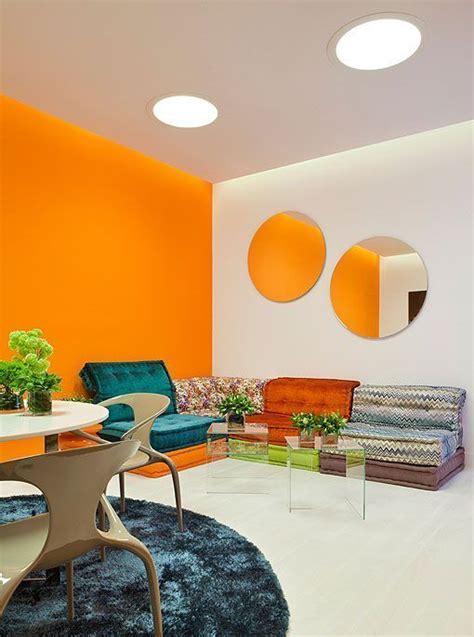 Pintar el salón en naranja: una propuesta fresca y luminosa