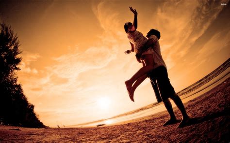 Romantic Couple At The Beach 705238   WallDevil